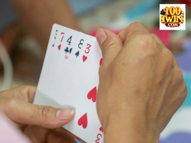 Tìm hiểu về trò chơi tiến lên đếm lá Iwin